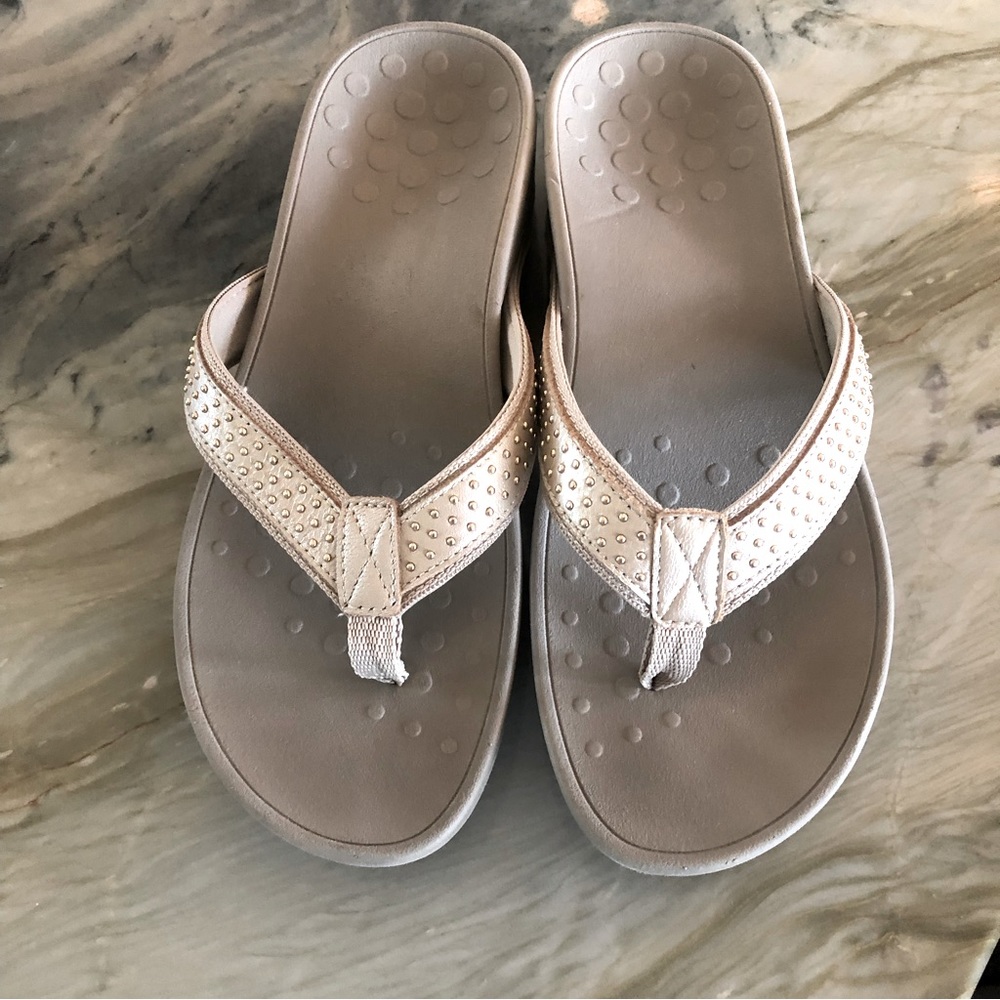 Like New VIONIC Gold platform flip flop
